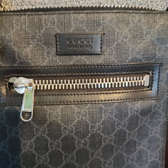 Gucci Supreme Messenger Bag - Picture 2 of 7